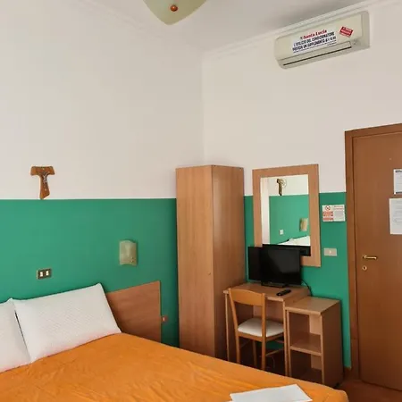 招待所 Santa Lucia 4*