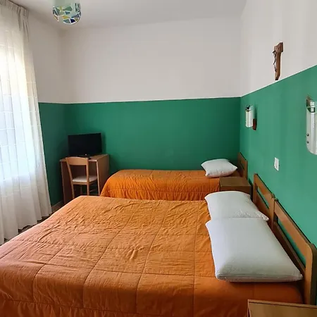 招待所 Santa Lucia 4*